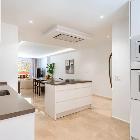 Luxurious 3 Bedroom In Elviria Apartment *
