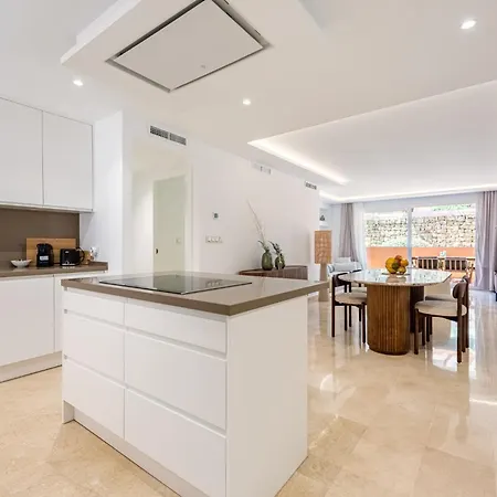 Luxurious 3 Bedroom In Elviria Apartment