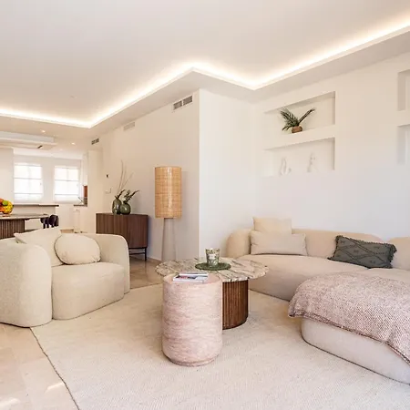 Luxurious 3 Bedroom In Elviria Apartment *
